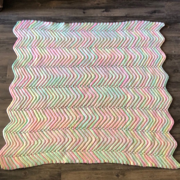 Infant Chevron Pastel Crotchet Blanket 35 x 37 - Picture 4 of 7